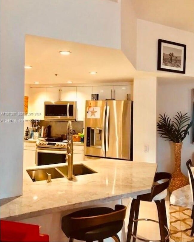 Building Photo - 701 Brickell Key Blvd