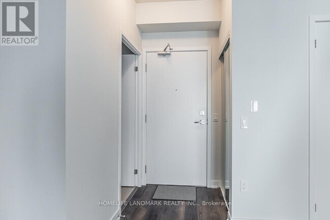 Photo du bâtiment - 4055 Parkside Village Dr