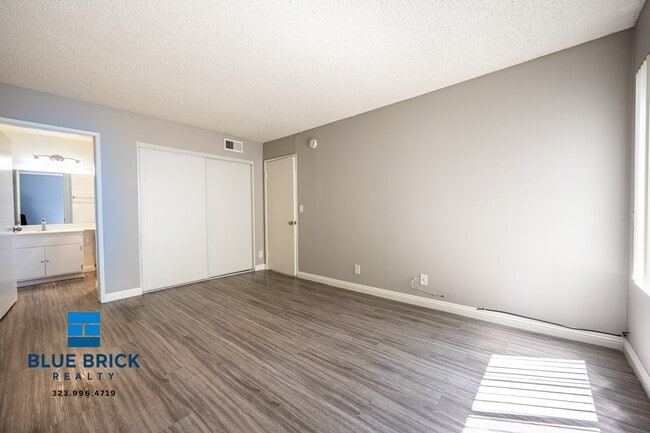 Building Photo - 14200 Victory Blvd