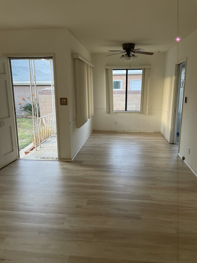 Foto del edificio - 4458 Jasmine Ave