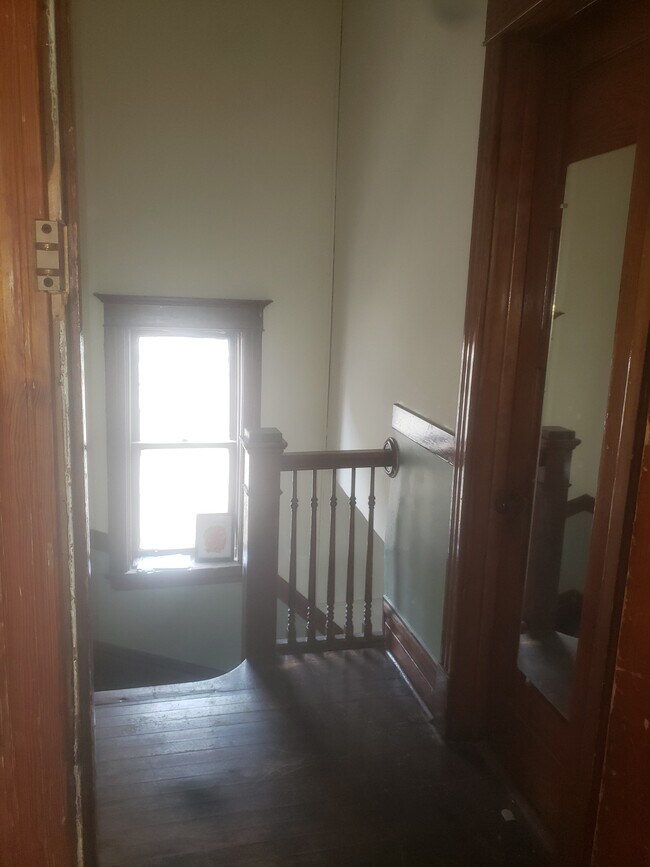 Building Photo - 5142 N Paulina St