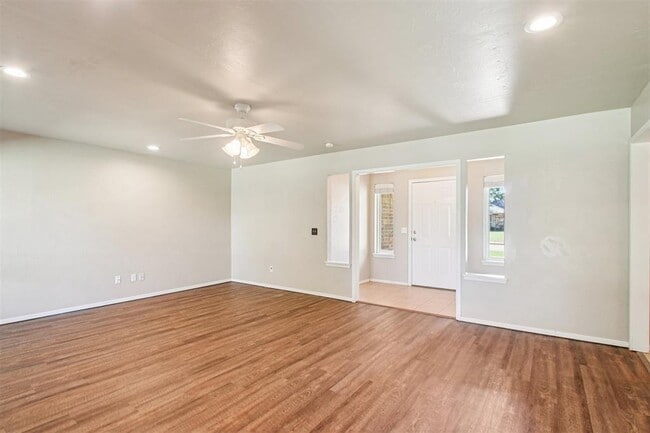 Building Photo - 101 W Vail Dr