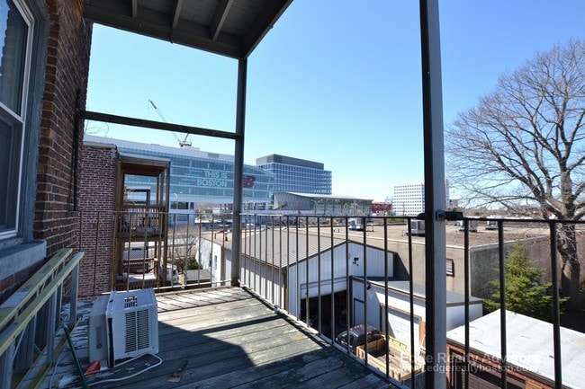 Building Photo - 6 Litchfield St