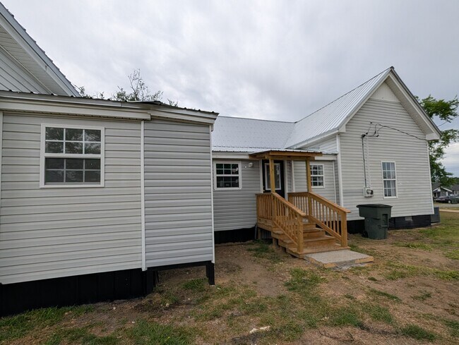 Foto del edificio - 84 Womack Ave