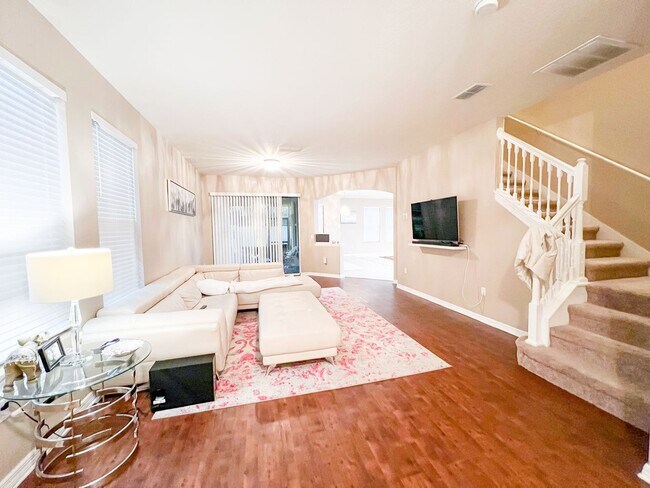 Foto del edificio - Exquisite Retreat: Luxury Living in Waterside Pointe