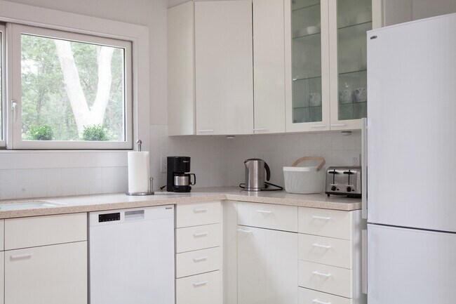 Building Photo - 20 Renees Way