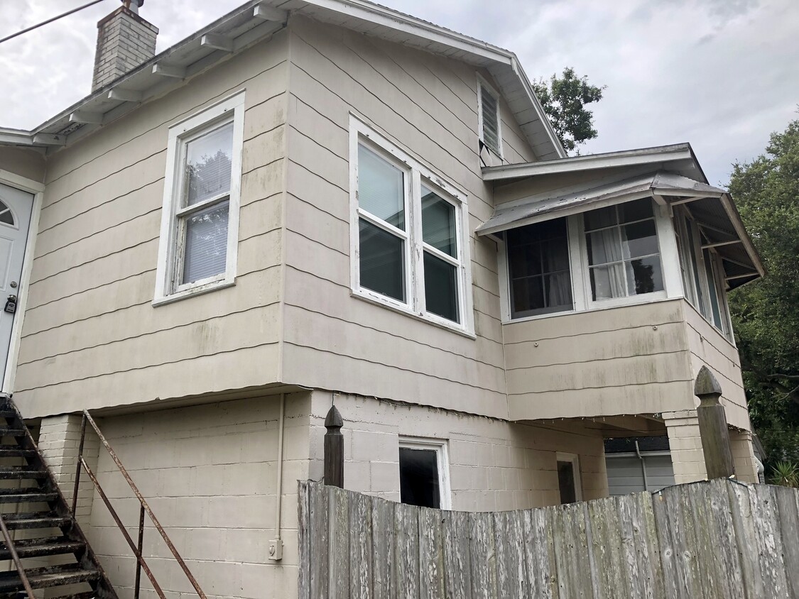 Primary Photo - Awesome location for Garage Apartment