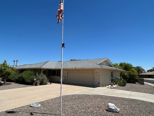 Building Photo - 10615 W Cheryl Dr