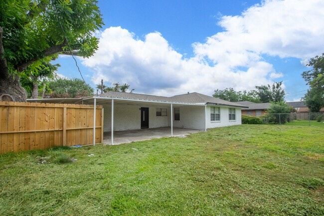 Building Photo - 5429 De Lange Ln