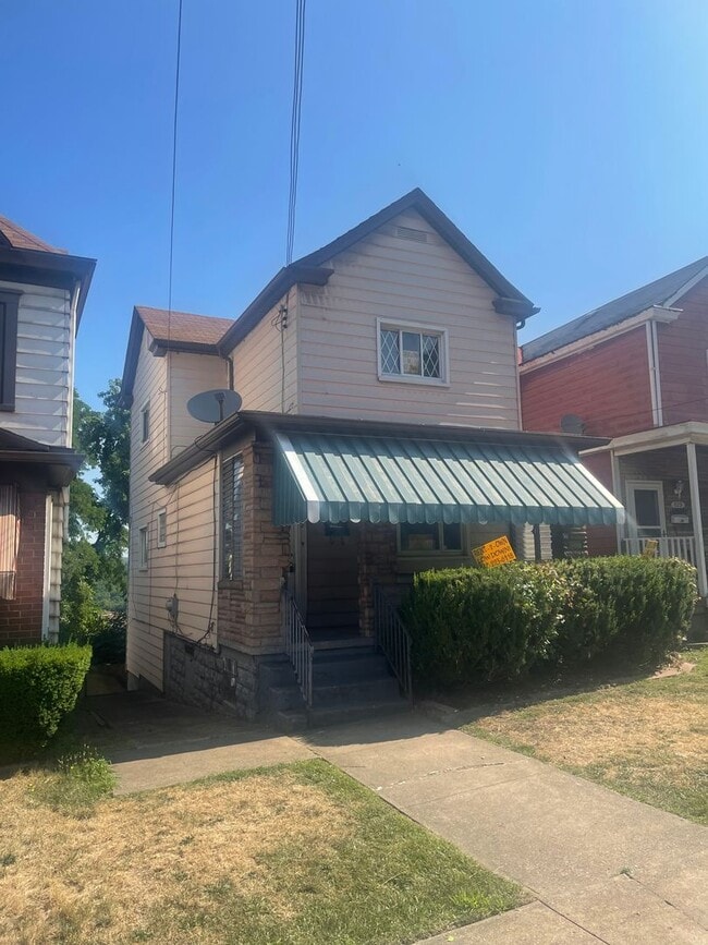 Building Photo - 827 E 10th Ave