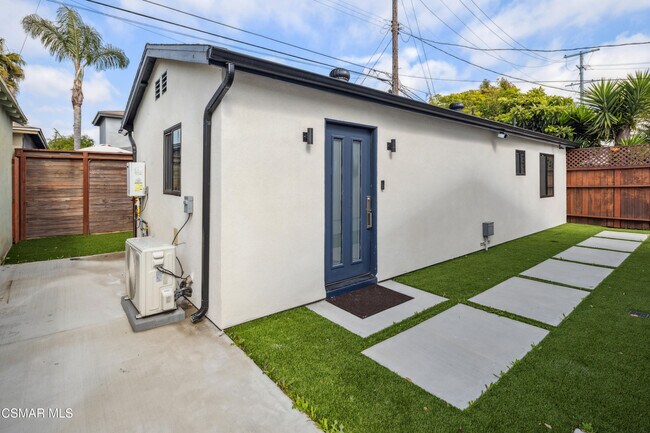 Foto del edificio - 3978 McLaughlin Ave
