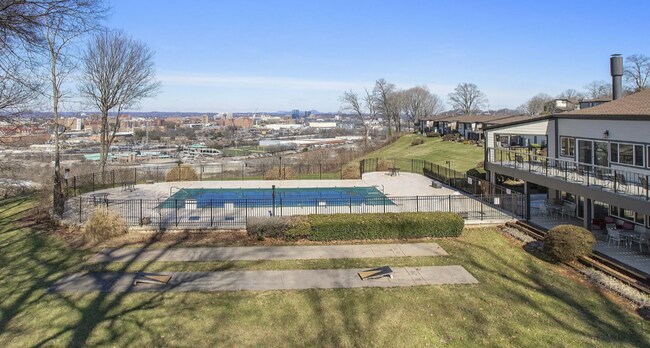 Foto del edificio - 1856 Cherokee Bluff Dr