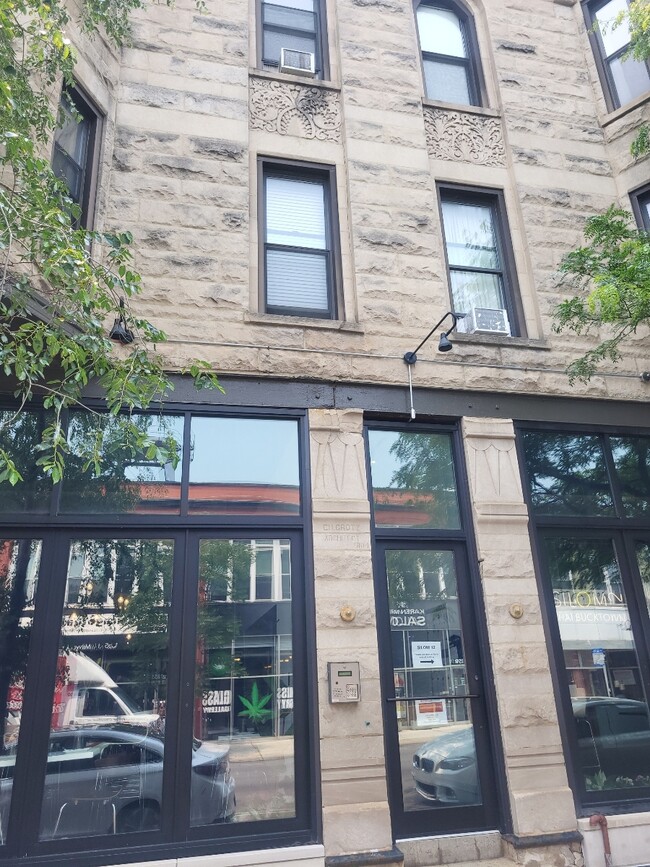 Foto del edificio - 1846 N Milwaukee Ave