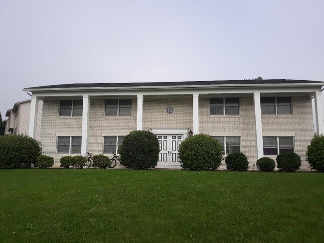 Building Photo - 488 Cedarcrest Dr
