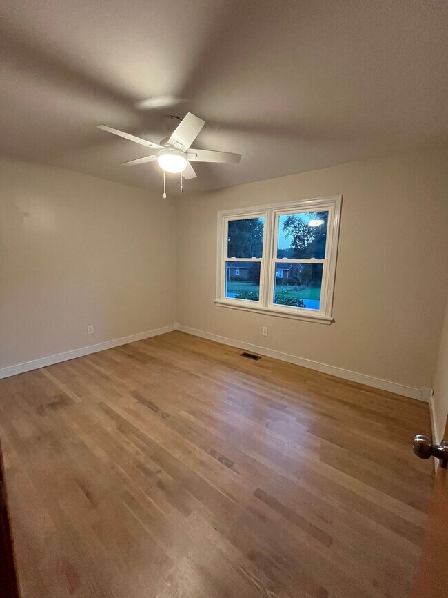 Foto del edificio - 4121 Foxglove Rd