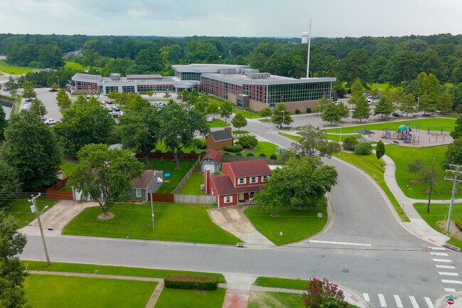 Foto del edificio - 3423 Club House Rd