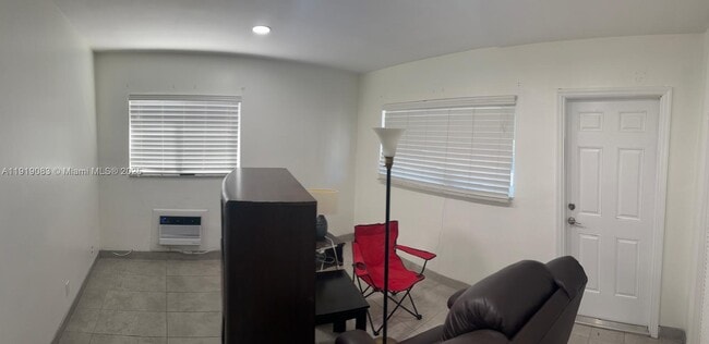 Foto del edificio - 2838 Madison St