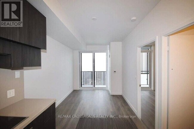 Photo du bâtiment - 3010-3018 EGLINTON Ave