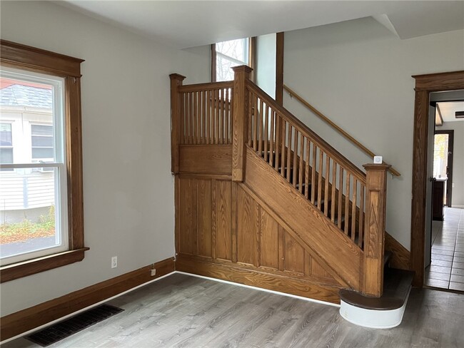 Building Photo - 104 Knickerbocker Ave