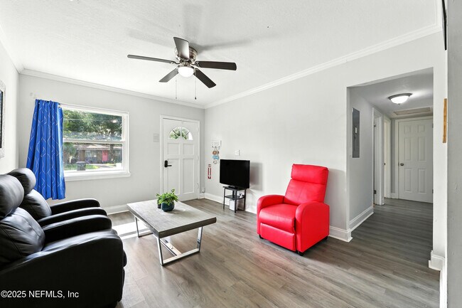 Foto del edificio - 355 Wildwood Ln