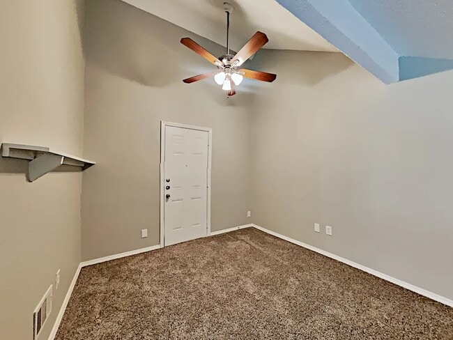Building Photo - 9214 Oak Hollow Dr