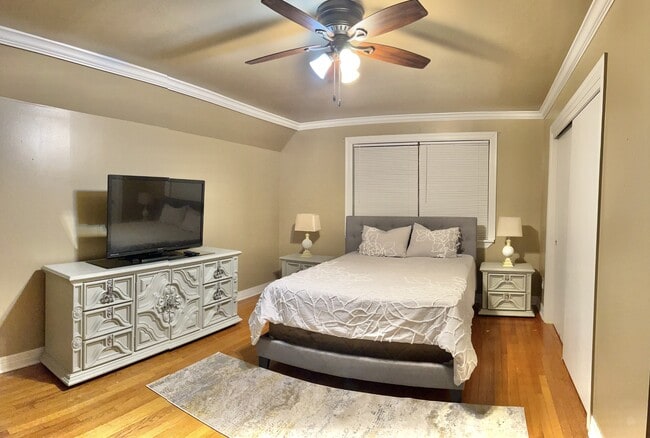 Upstairs Queen Bed - 2512 Parham Dr