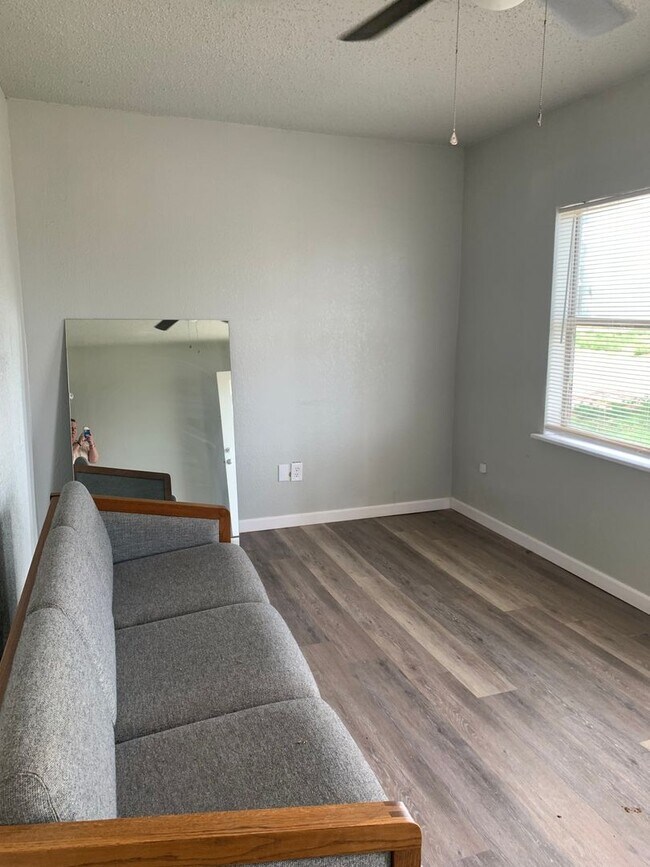 Building Photo - 517 W 11th Street Clovis NM