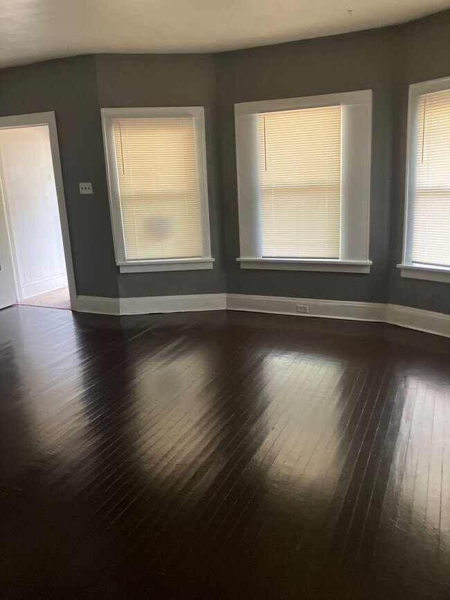 Foto del edificio - 13702 Mcelhattan Ave