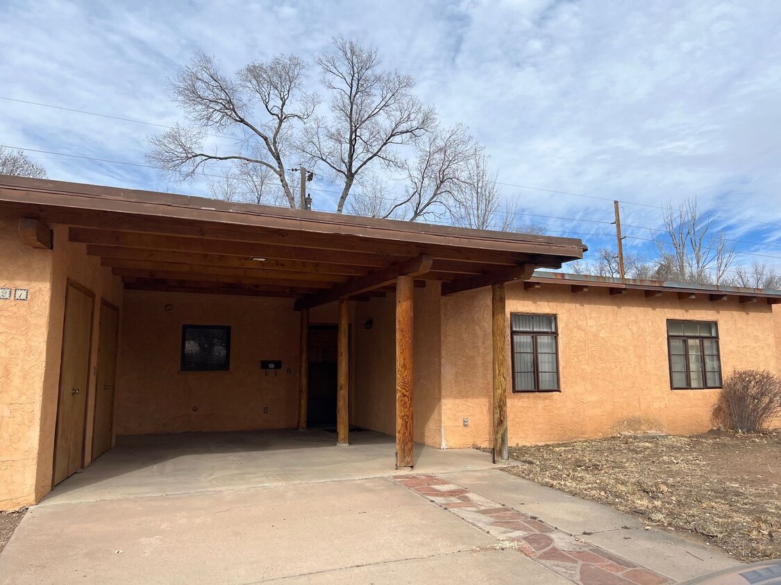 Primary Photo - Charming Santa Fe Home For Rent - Walk to ...