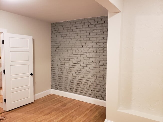 Building Photo - 129 Sutherland