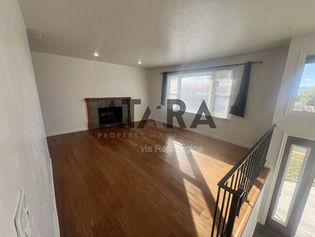 Building Photo - 9111 Parakeet Dr