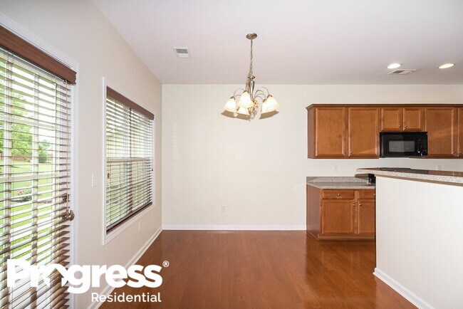 Foto del edificio - 250 Lantana Dr