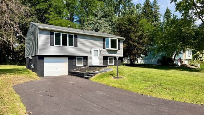 Building Photo - 104 Finwood Dr