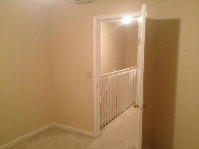 Building Photo - 958 Summit Lake Dr