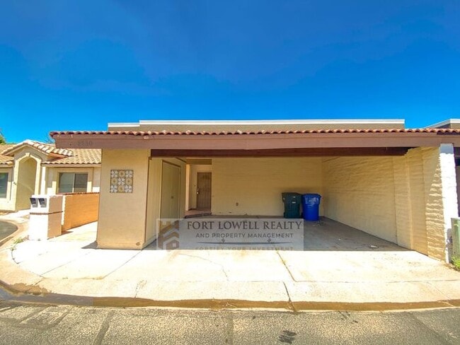 Building Photo - 2630 E Roma Ave