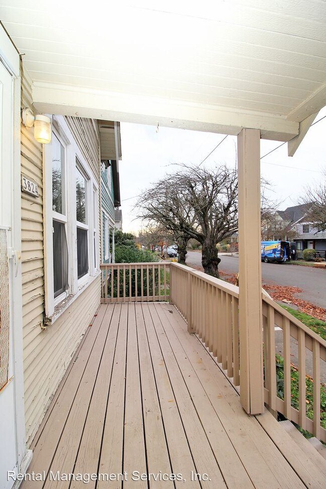 Building Photo - 1 br, 2 bath House - 3824 N Kerby Avenue