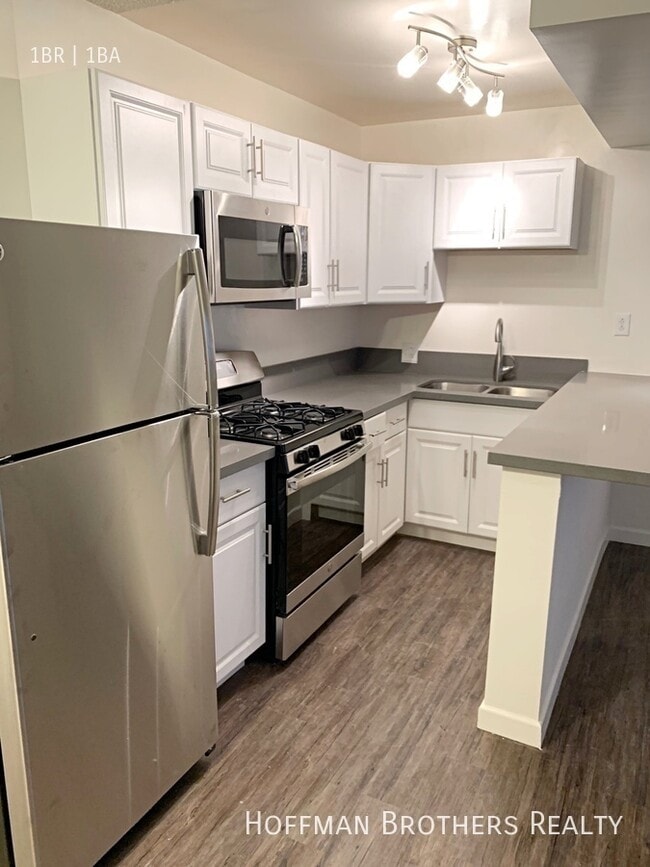 Building Photo - 933 Wilcox Ave