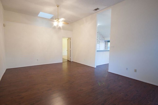 Building Photo - 1812 Pine Ridge Dr