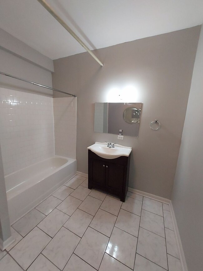 Building Photo - Beautiful 1 Bed w/ Great Management