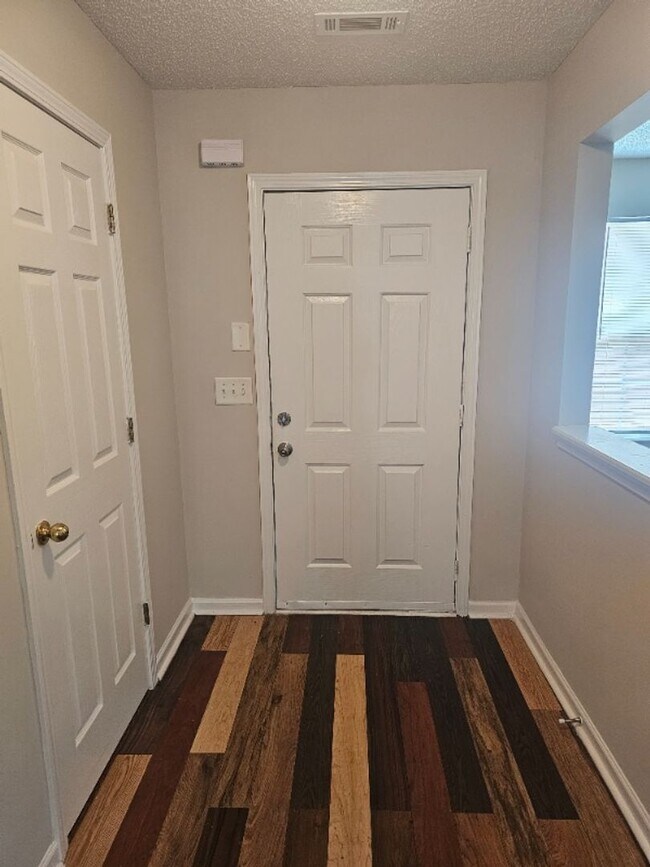 Building Photo - 1300 Maple Valley Ct