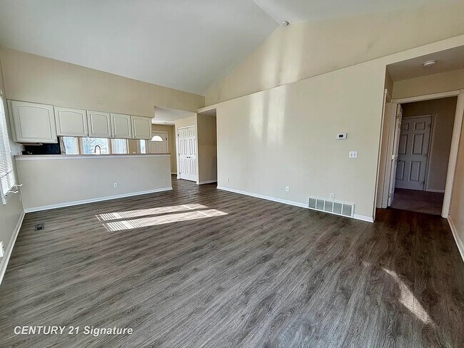 Building Photo - 6030 Canton Dr
