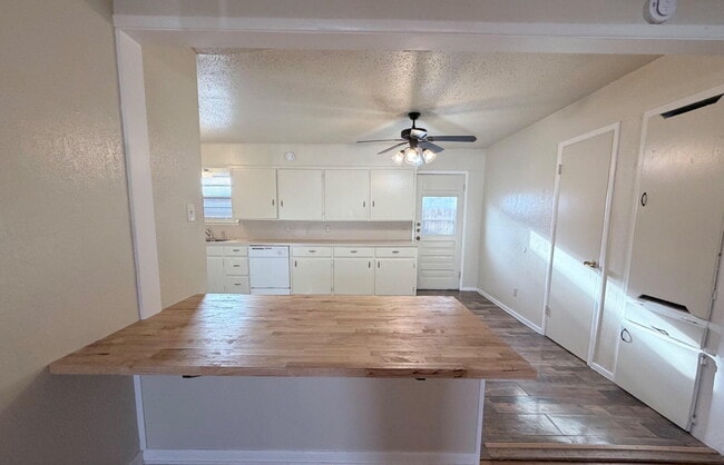 Building Photo - 2113 S Loop 289