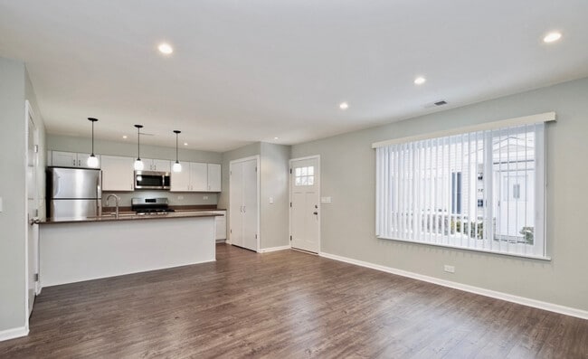 Foto del edificio - 1547 Quaker Ln