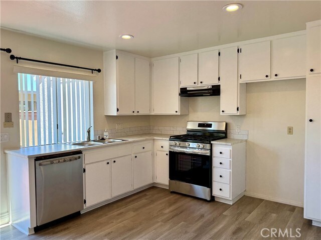 Building Photo - 18 Hollowglen