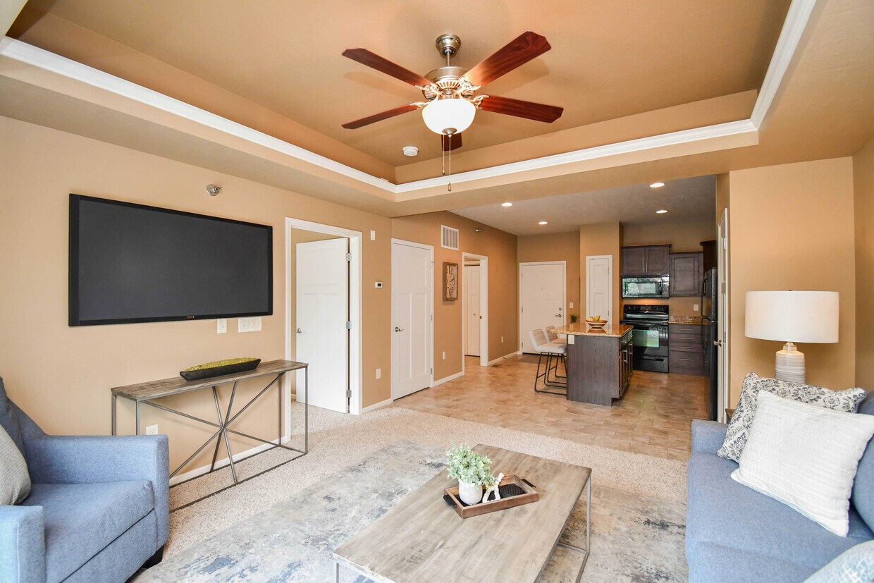 Foto principal - 7438 S Louise Ave
