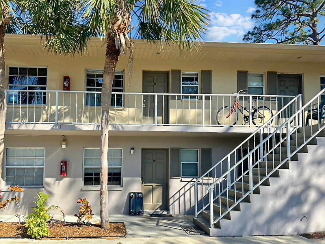 Foto principal - Comfortable 1BR Condo in Small, Quiet Comm...