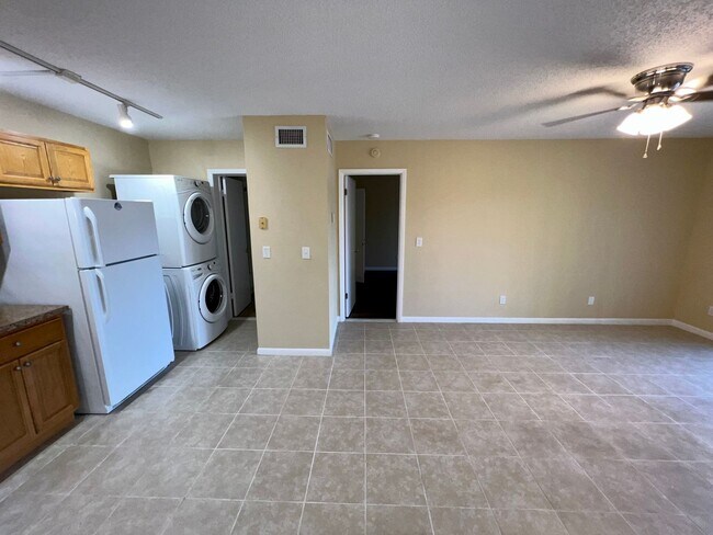 Building Photo - 8203 Sun Spring Cir