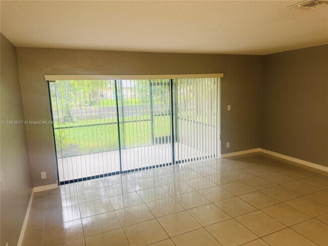 Foto del edificio - 4749 NW 82nd Ave