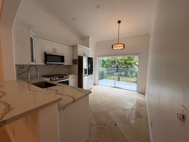 Building Photo - 7657 Sanctuary Dr