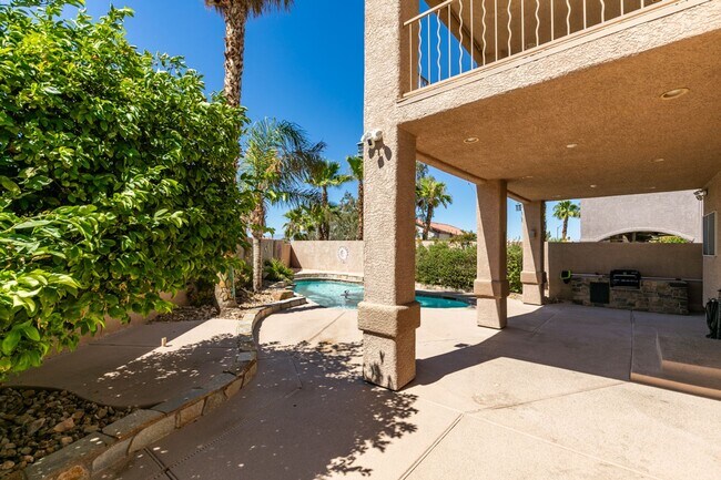 Foto del edificio - BEAUTIFUL POOL HOME W/RV